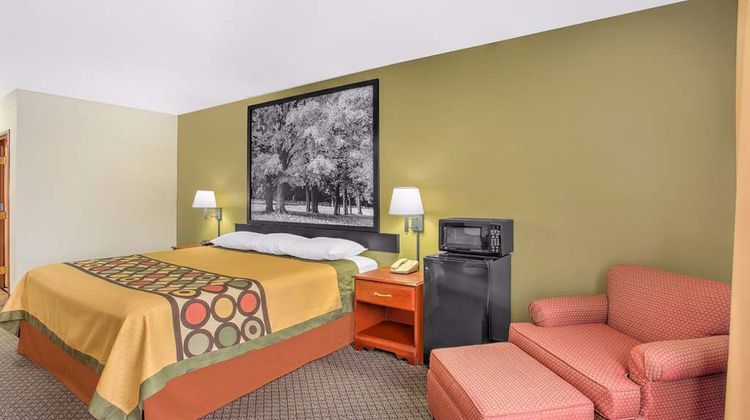 Super 8 Galva Room
