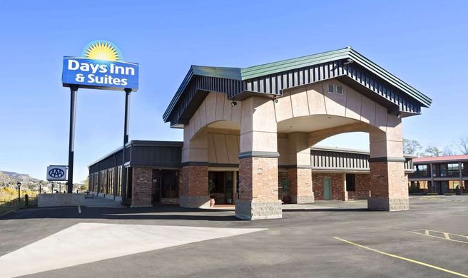Days Inn & Suites Trinidad Exterior
