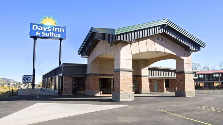 Days Inn & Suites Trinidad Exterior
