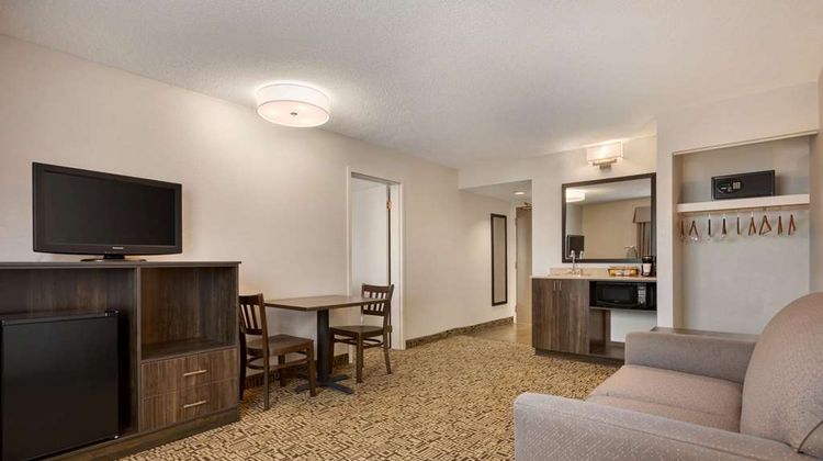 Travelodge Suites New Glasgow Suite