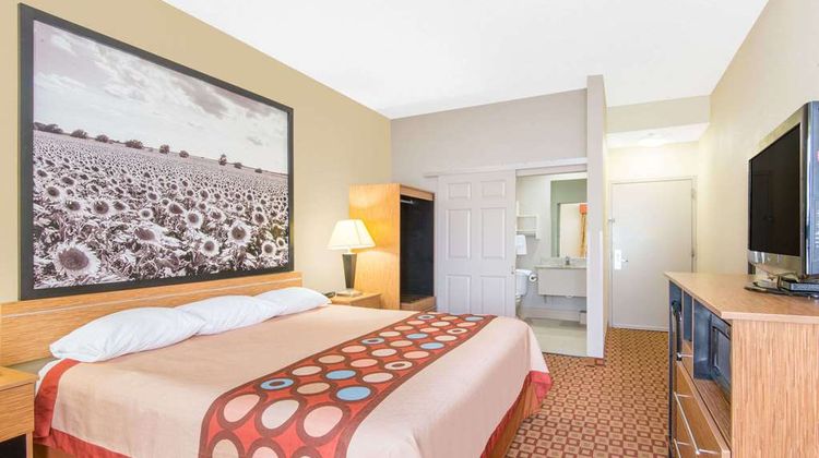 Super 8 Wichita South Room