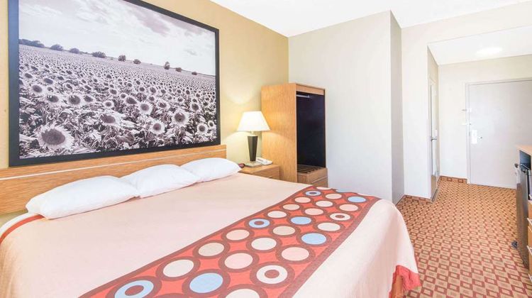 Super 8 Wichita South Room
