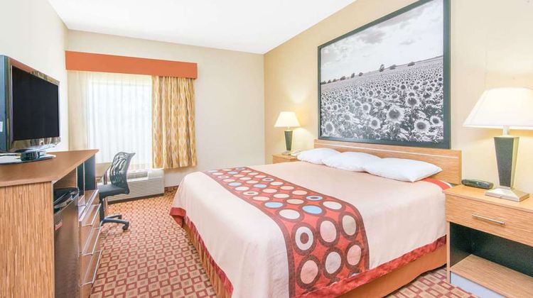 Super 8 Wichita South Room