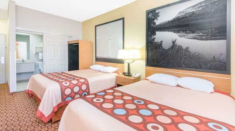 Super 8 Wichita South Room