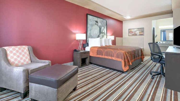 Super 8 Karnes City Suite