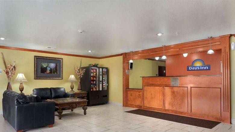 <b>Days Inn Lumberton Lobby</b>. Images powered by <a href="https://iceportal.shijigroup.com/" title="IcePortal" target="_blank">IcePortal</a>.