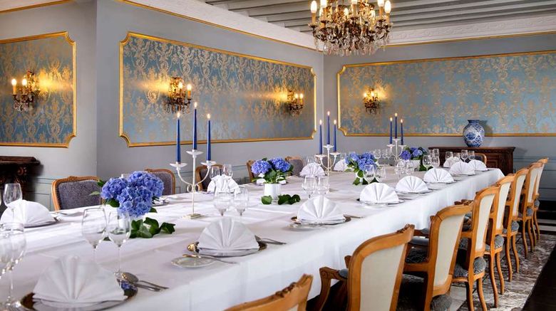 <b>Wyndham Garden Gummersbach Restaurant</b>. Images powered by <a href="https://iceportal.shijigroup.com/" title="IcePortal" target="_blank">IcePortal</a>.