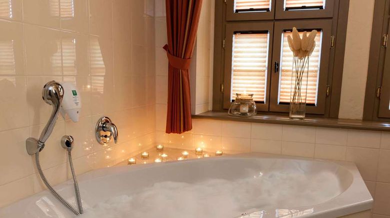 <b>Wyndham Garden Quedlinburg Stadtschloss Room</b>. Images powered by <a href="https://iceportal.shijigroup.com/" title="IcePortal" target="_blank">IcePortal</a>.