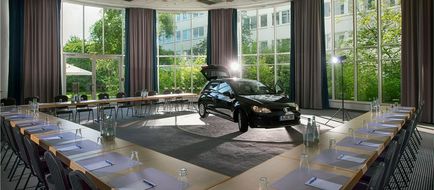 Wyndham Hannover Atrium Exterior