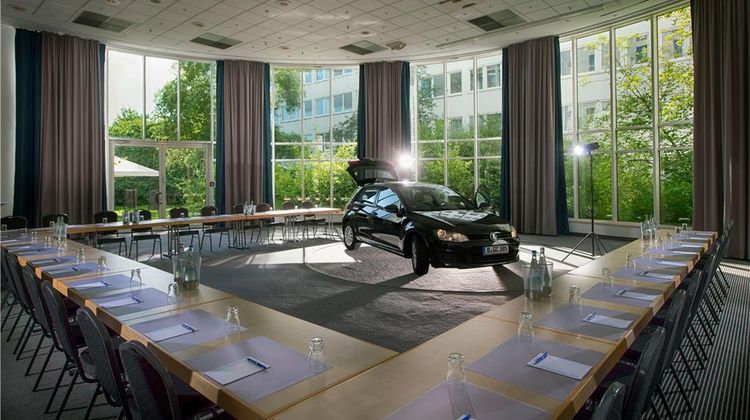 Wyndham Hannover Atrium Exterior