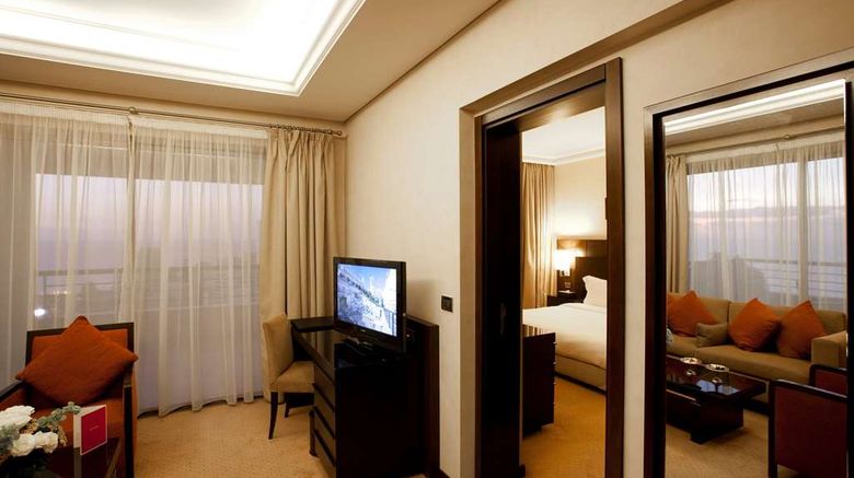 <b>Ramada Plaza Beirut Raouche Room</b>. Images powered by <a href="https://iceportal.shijigroup.com/" title="IcePortal" target="_blank">IcePortal</a>.