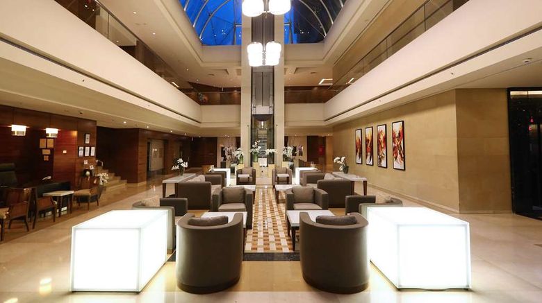<b>Ramada Plaza Beirut Raouche Lobby</b>. Images powered by <a href="https://iceportal.shijigroup.com/" title="IcePortal" target="_blank">IcePortal</a>.