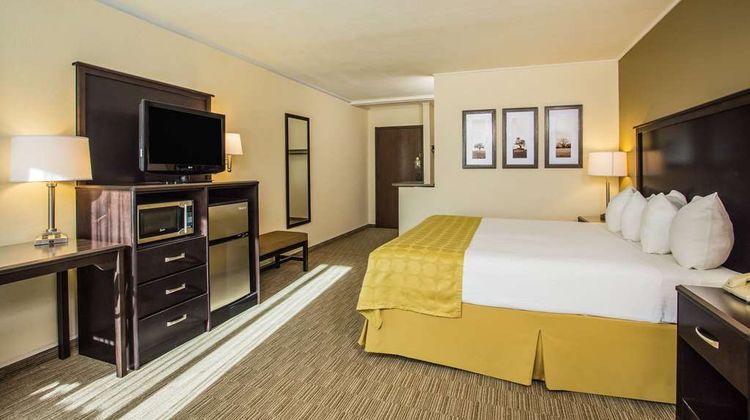 AmericInn by Wyndham Janesville Room