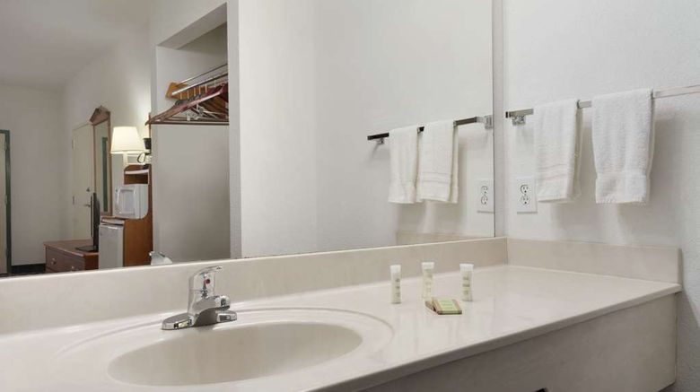 <b>Super 8 Chatsworth/Dalton Room</b>. Images powered by <a href="https://iceportal.shijigroup.com/" title="IcePortal" target="_blank">IcePortal</a>.