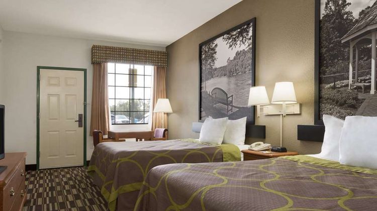 Super 8 Chatsworth/Dalton Room