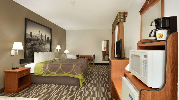 Super 8 Chatsworth/Dalton Suite