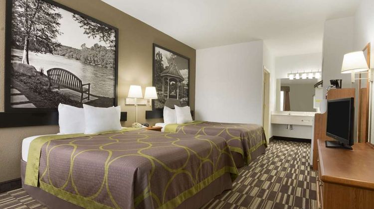 Super 8 Chatsworth/Dalton Room