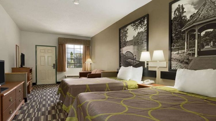 Super 8 Chatsworth/Dalton Suite