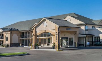 Baymont Inn & Suites Clarksville