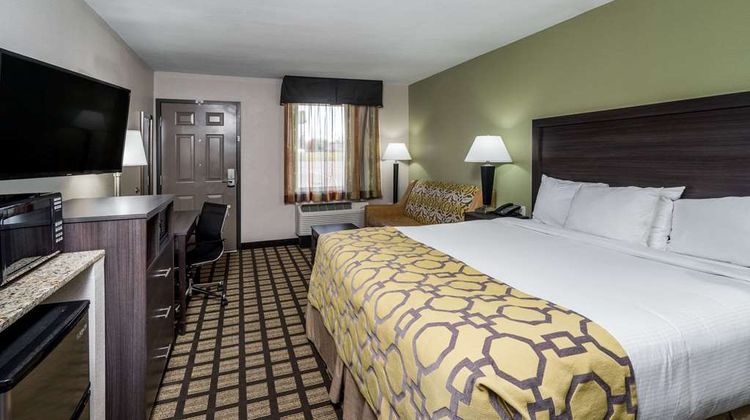 Baymont Inn & Suites Clarksville Room