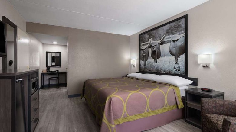 <b>Super 8 Longview/North Room</b>. Images powered by <a href="https://iceportal.shijigroup.com/" title="IcePortal" target="_blank">IcePortal</a>.
