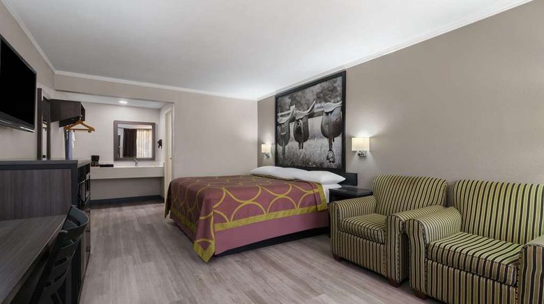 <b>Super 8 Longview/North Room</b>. Images powered by <a href="https://iceportal.shijigroup.com/" title="IcePortal" target="_blank">IcePortal</a>.