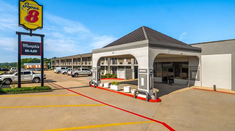 <b>Super 8 Longview/North Exterior</b>. Images powered by <a href="https://iceportal.shijigroup.com/" title="IcePortal" target="_blank">IcePortal</a>.