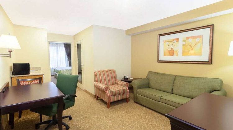 Days Inn & Suites Tucker/Northlake Suite