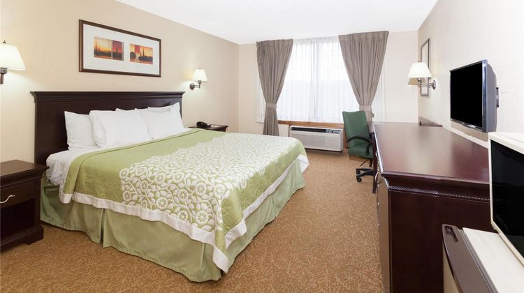 Days Inn & Suites Tucker/Northlake Room
