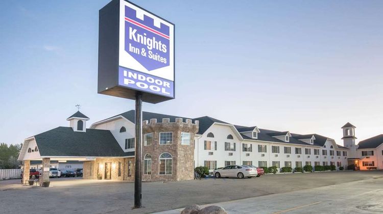 Knights Inn and Suites Grand Forks Exterior