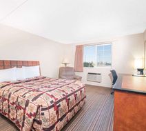 Knights Inn and Suites Grand Forks Room