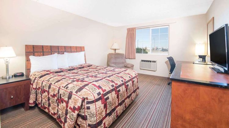 Knights Inn and Suites Grand Forks Room
