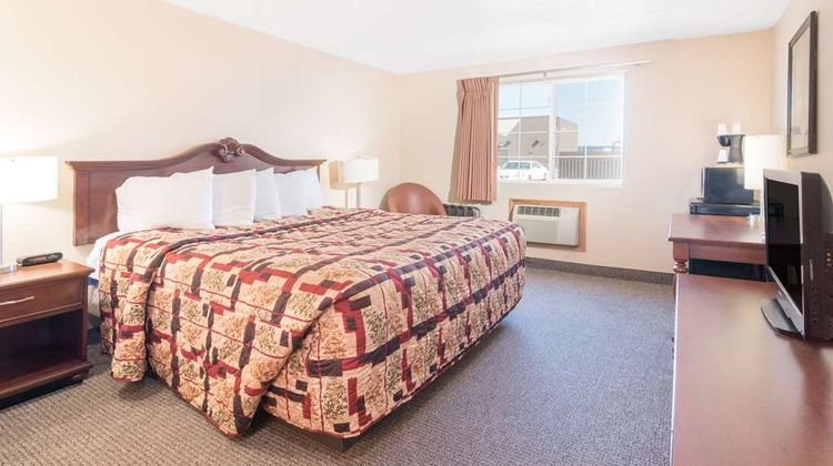 Knights Inn and Suites Grand Forks Room