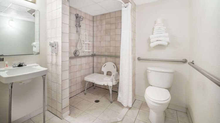 Knights Inn and Suites Grand Forks Room