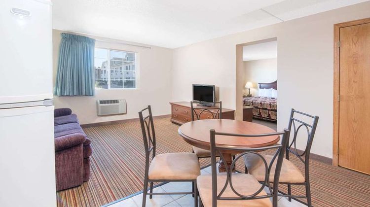 Knights Inn and Suites Grand Forks Room
