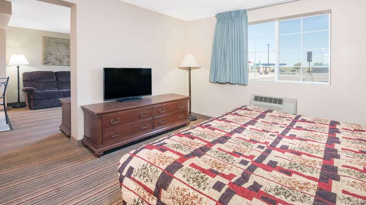 Knights Inn and Suites Grand Forks Room