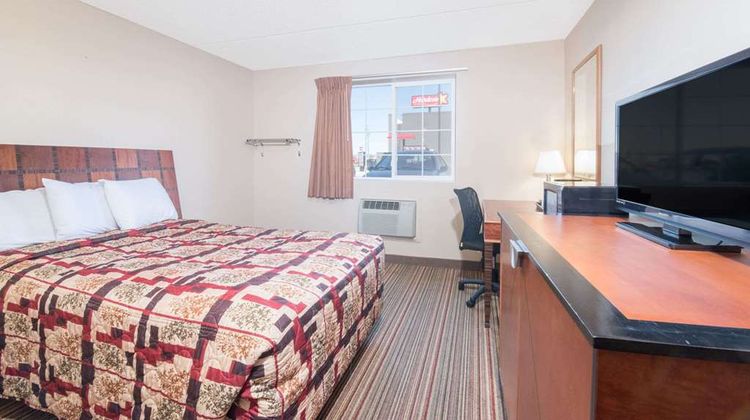 Knights Inn and Suites Grand Forks Room