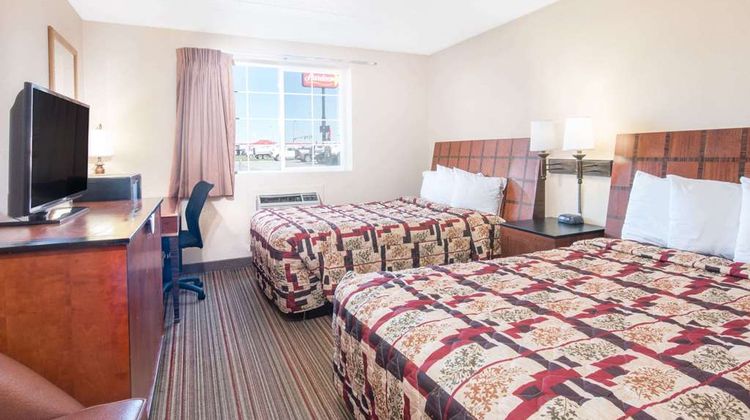 Knights Inn and Suites Grand Forks Room