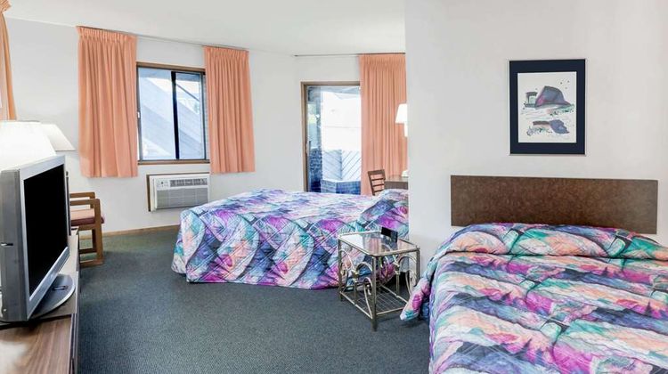 Knights Inn Mackinaw City Room