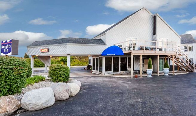 Knights Inn Mackinaw City Exterior