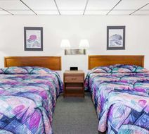 Knights Inn Mackinaw City Room