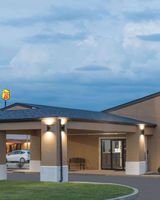 Super 8 Charleston