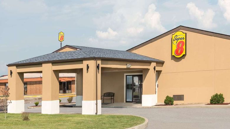 <b>Super 8 Charleston Exterior</b>. Images powered by <a href="https://iceportal.shijigroup.com/" title="IcePortal" target="_blank">IcePortal</a>.
