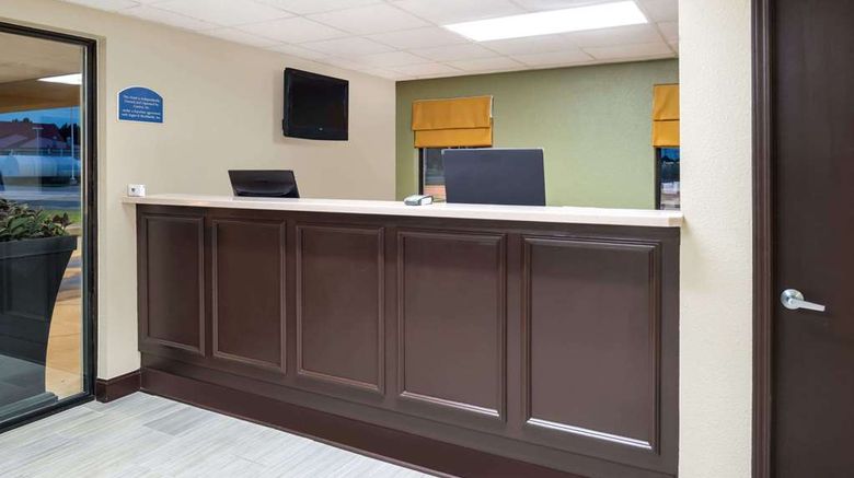 <b>Super 8 Charleston Lobby</b>. Images powered by <a href="https://iceportal.shijigroup.com/" title="IcePortal" target="_blank">IcePortal</a>.