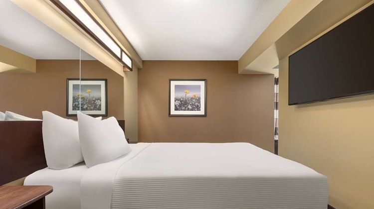 Microtel Inn & Suites by Wyndham Weyburn Suite