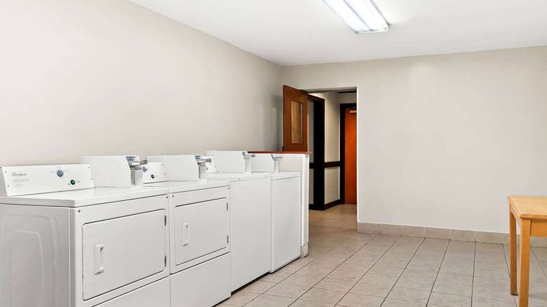 <b>Days Inn & Suites Warren Other</b>. Images powered by <a href="https://iceportal.shijigroup.com/" title="IcePortal" target="_blank">IcePortal</a>.