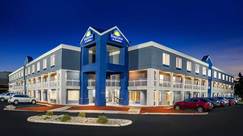 <b>Days Inn & Suites Warren Exterior</b>. Images powered by <a href="https://iceportal.shijigroup.com/" title="IcePortal" target="_blank">IcePortal</a>.