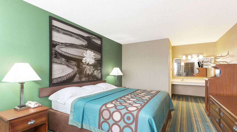 <b>Super 8 Greencastle Room</b>. Images powered by <a href="https://iceportal.shijigroup.com/" title="IcePortal" target="_blank">IcePortal</a>.