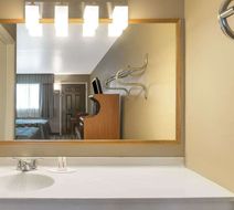 Super 8 Greencastle Room