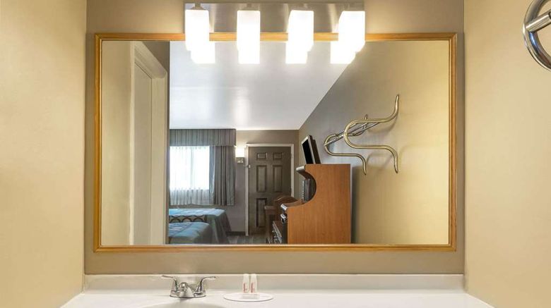<b>Super 8 Greencastle Room</b>. Images powered by <a href="https://iceportal.shijigroup.com/" title="IcePortal" target="_blank">IcePortal</a>.